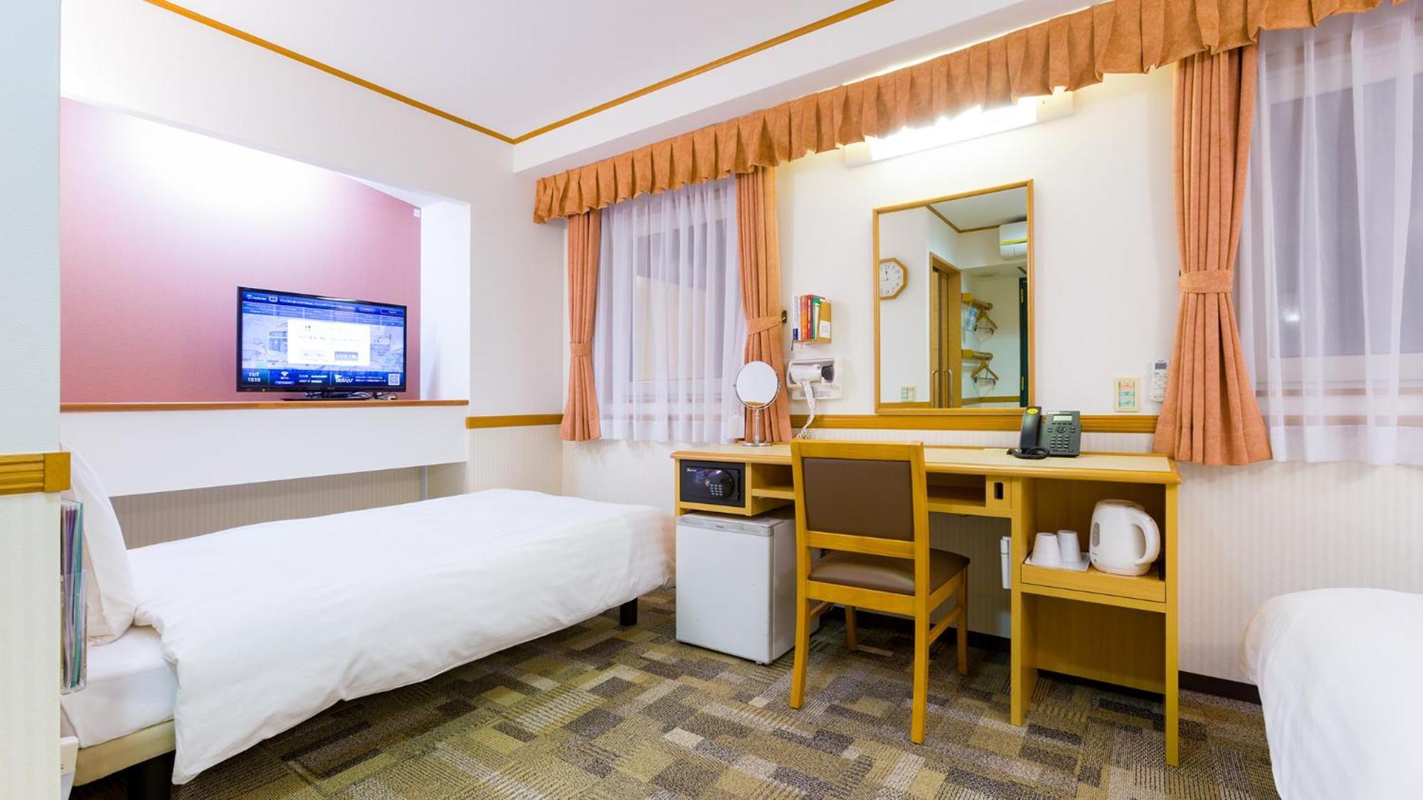 Toyoko Inn Yamagata-Eki Nishi-Guchi Ямаґата Номер фото